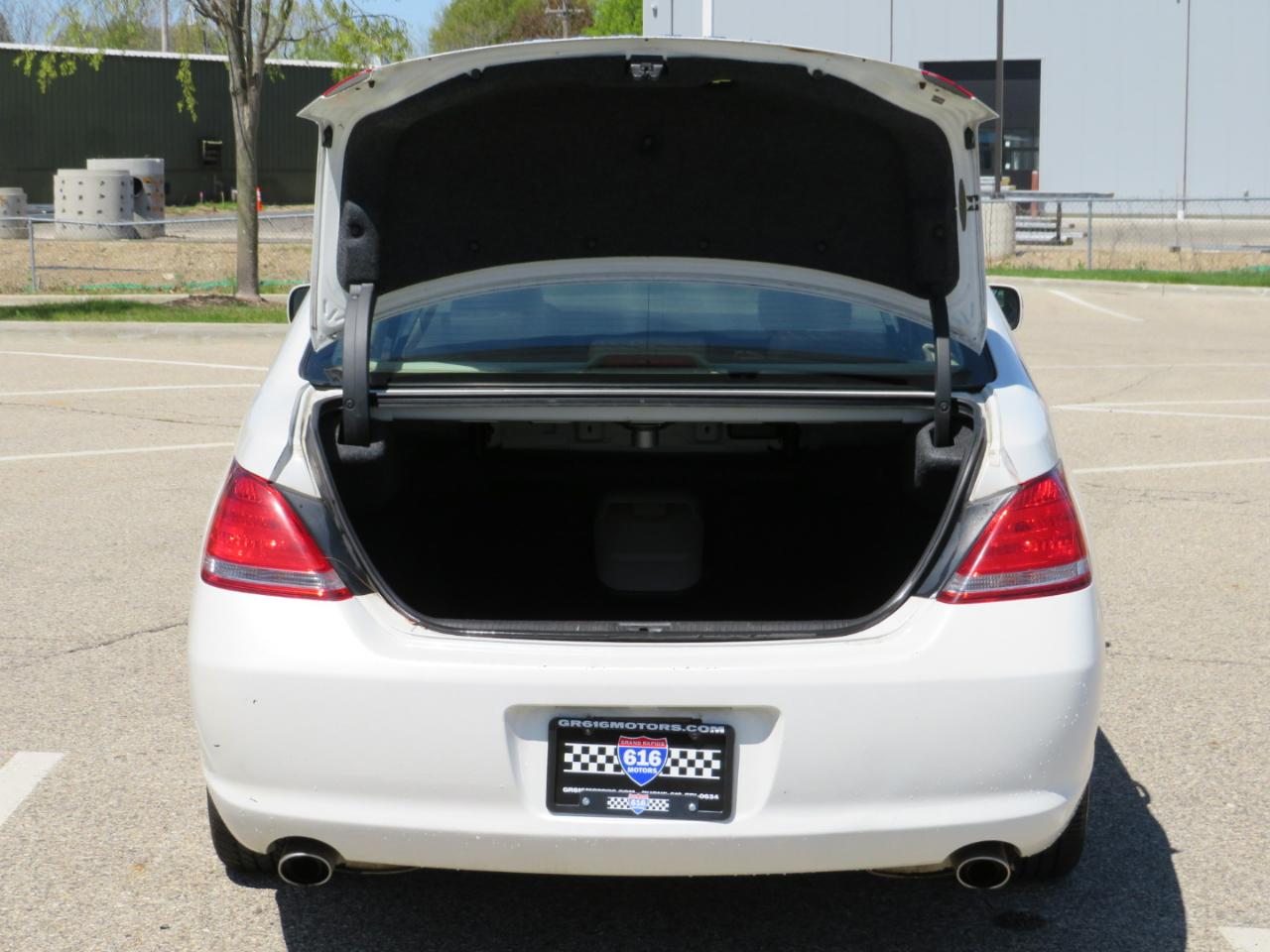 Toyota Avalon XL 2005