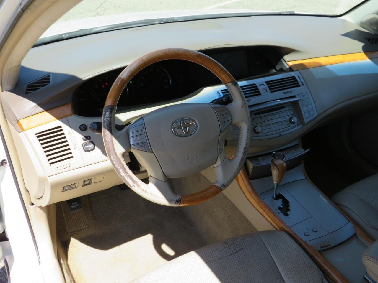 Toyota Avalon XL 2005