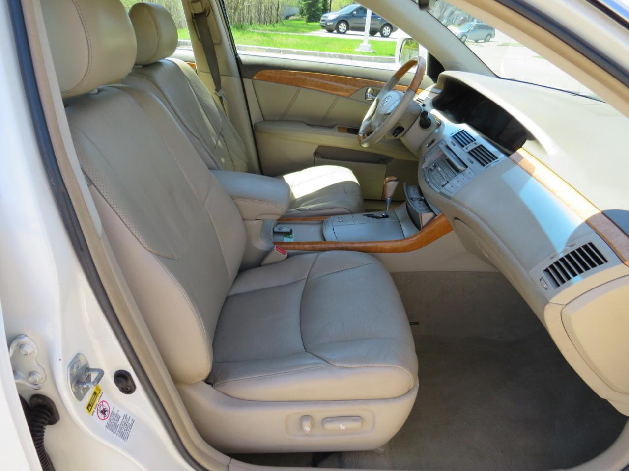 Toyota Avalon XL 2005