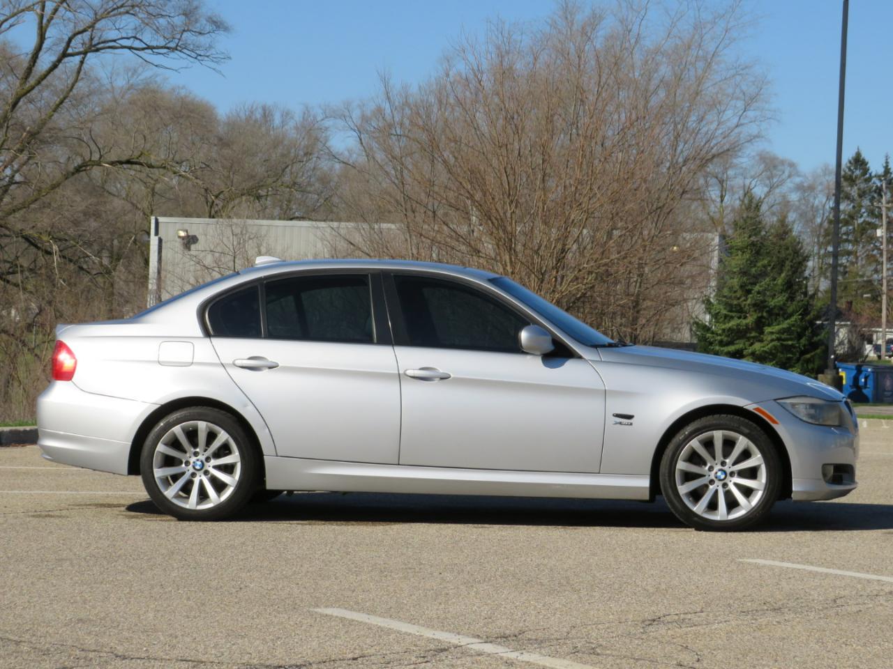 BMW 3-Series 328i xDrive 2011