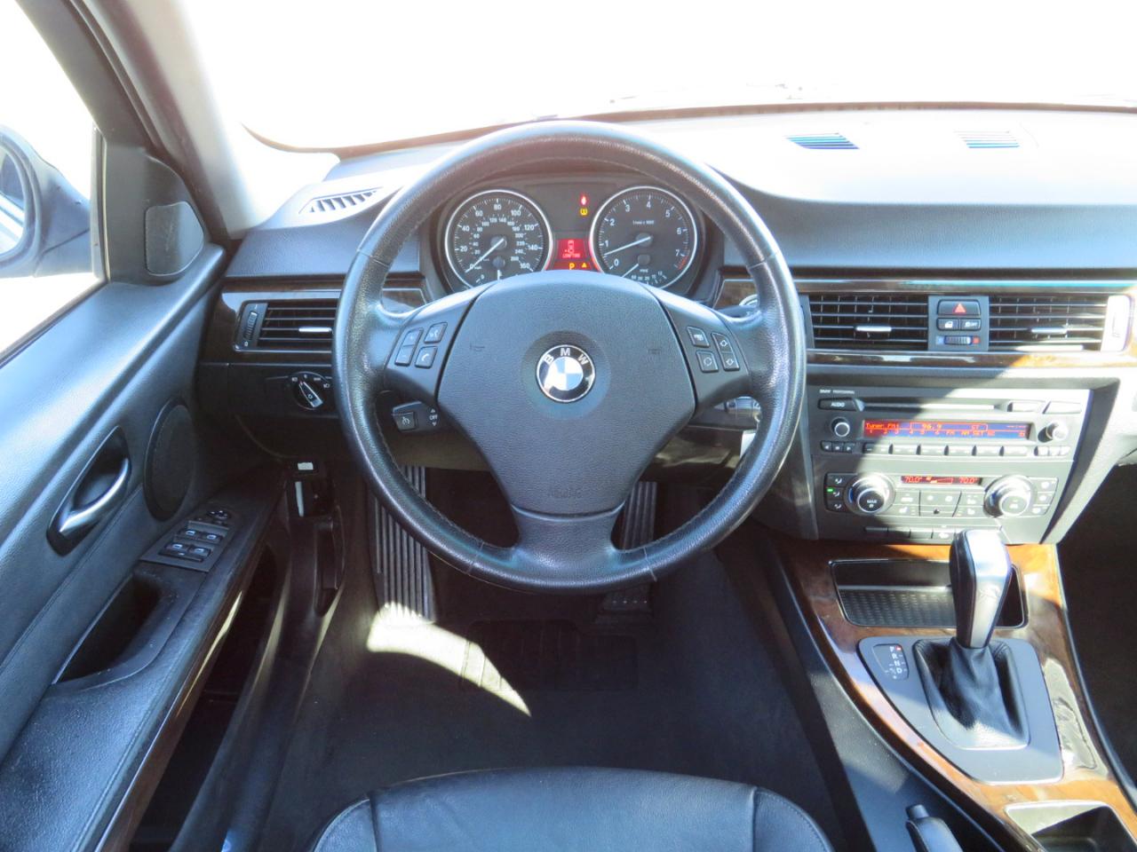 BMW 3-Series 328i xDrive 2011