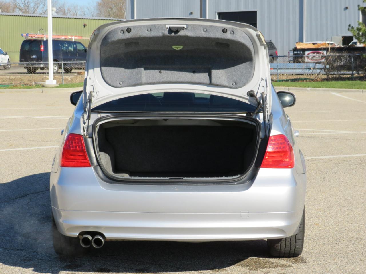 BMW 3-Series 328i xDrive 2011