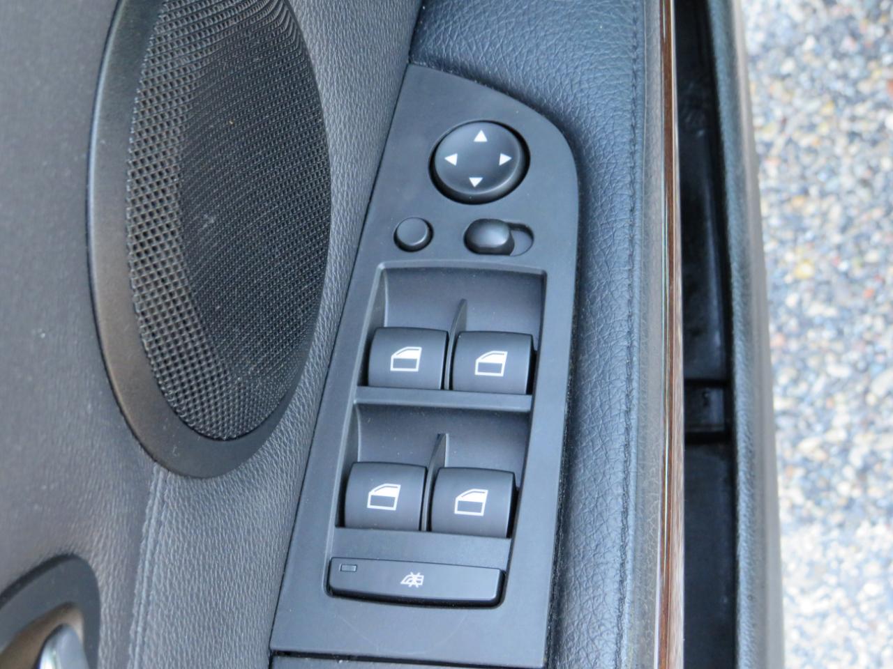 BMW 3-Series 328i xDrive 2011