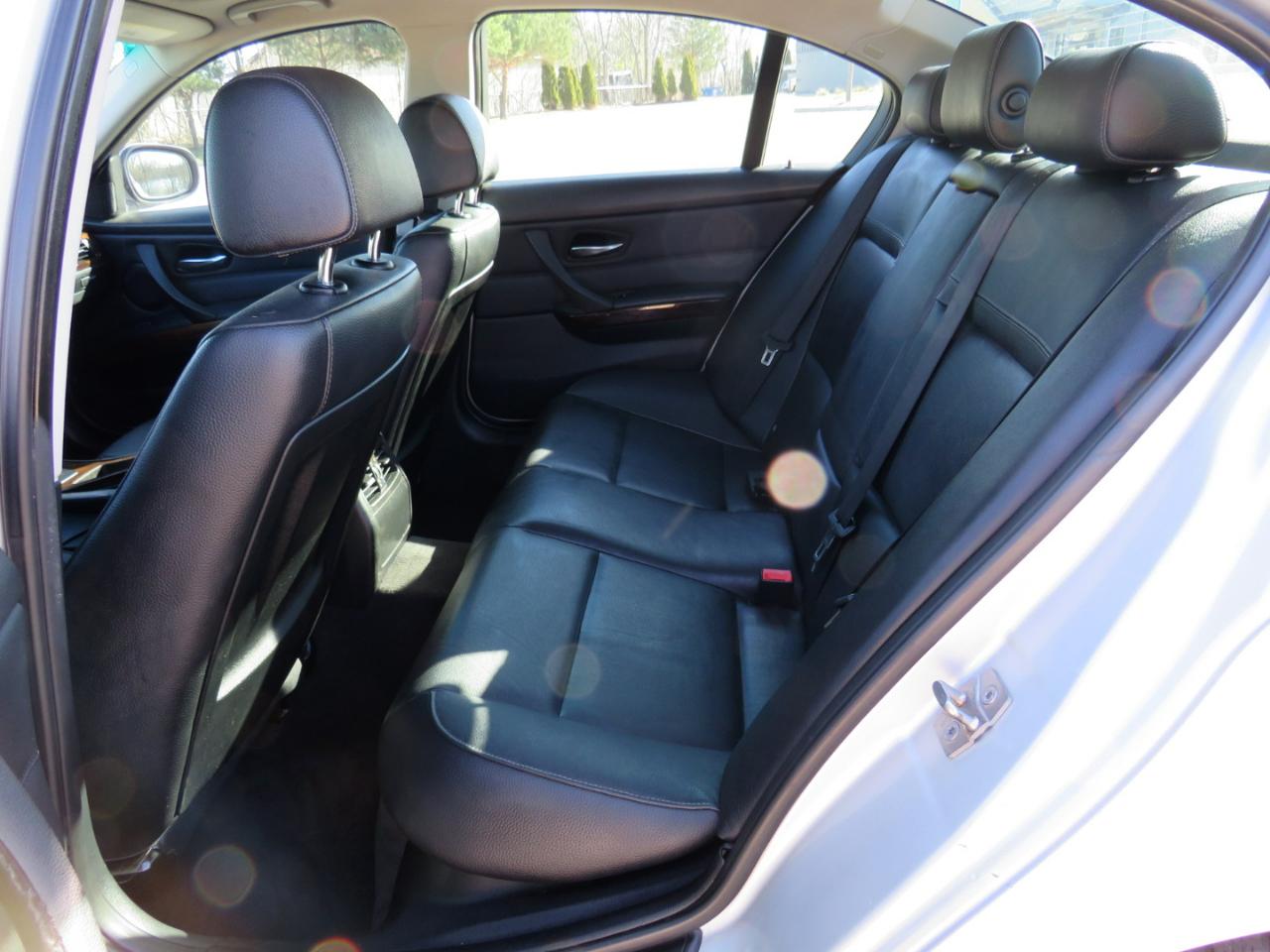 BMW 3-Series 328i xDrive 2011