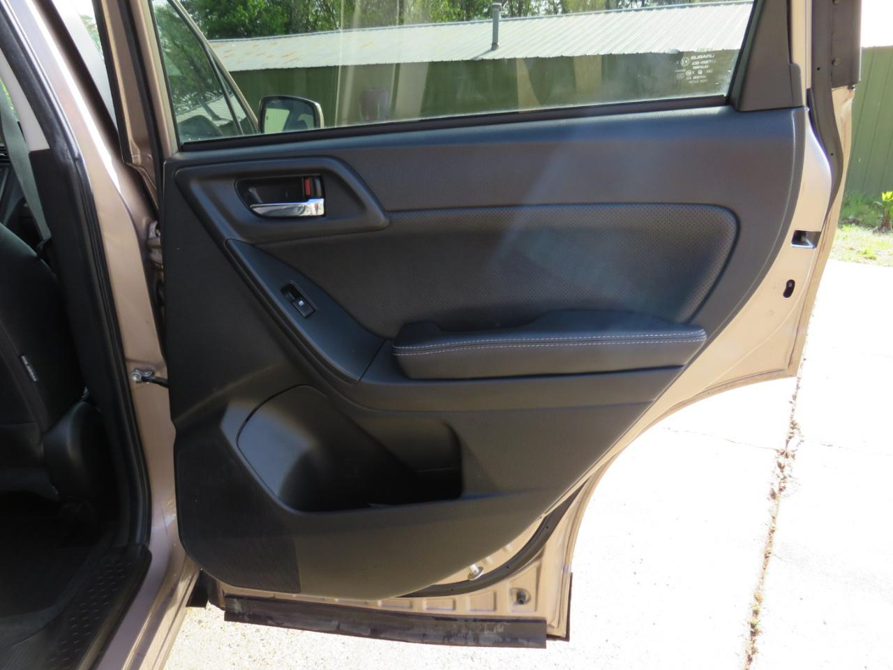 Subaru Forester 2.5i Limited 2014