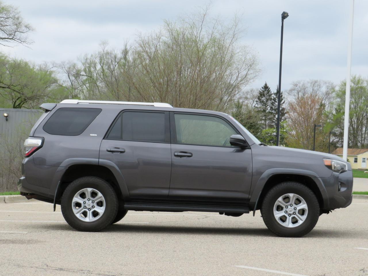 Toyota 4Runner SR5 4WD 2016