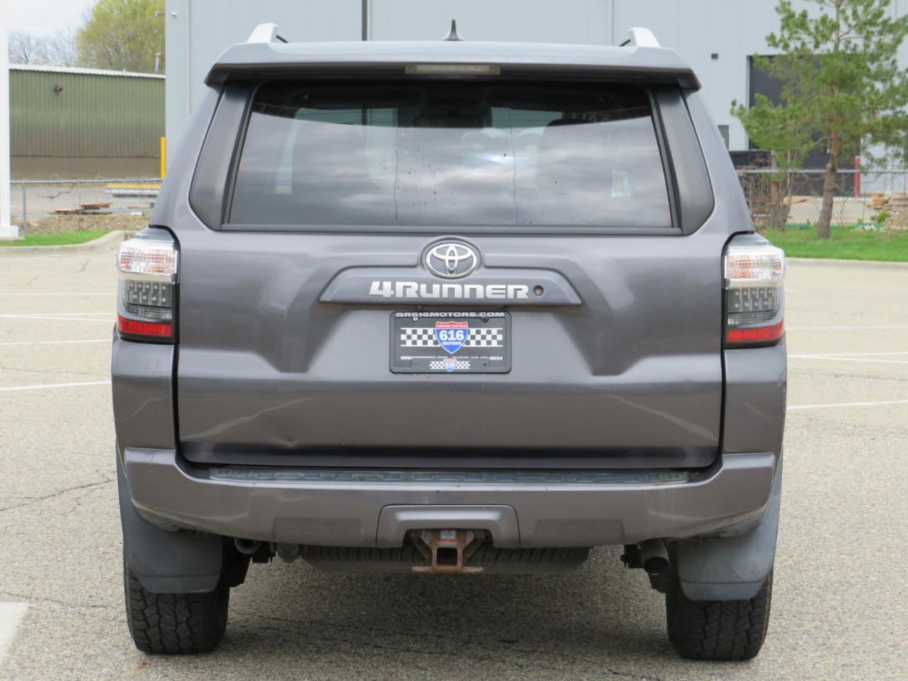 Toyota 4Runner SR5 4WD 2016