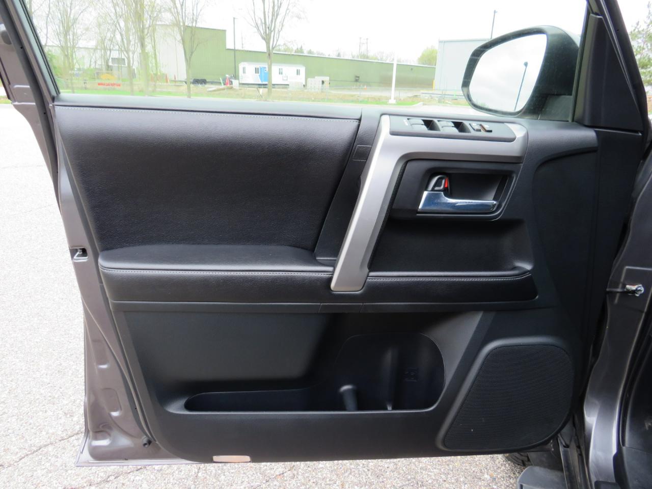 Toyota 4Runner SR5 4WD 2016