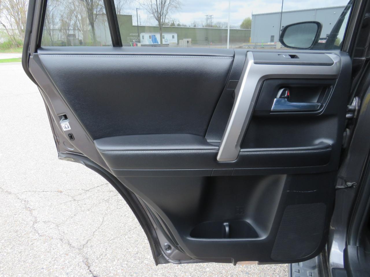 Toyota 4Runner SR5 4WD 2016