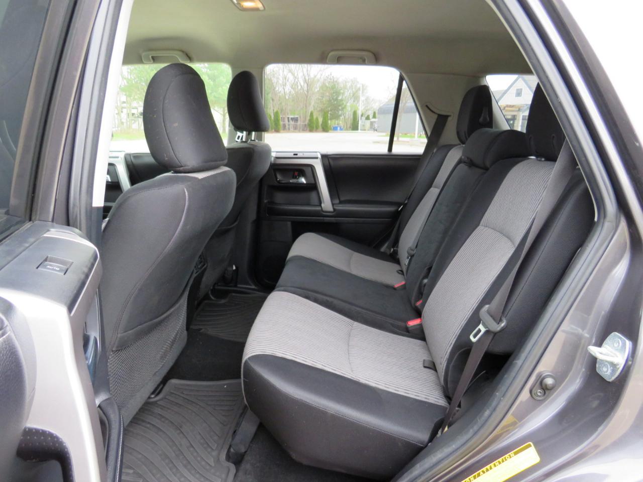 Toyota 4Runner SR5 4WD 2016