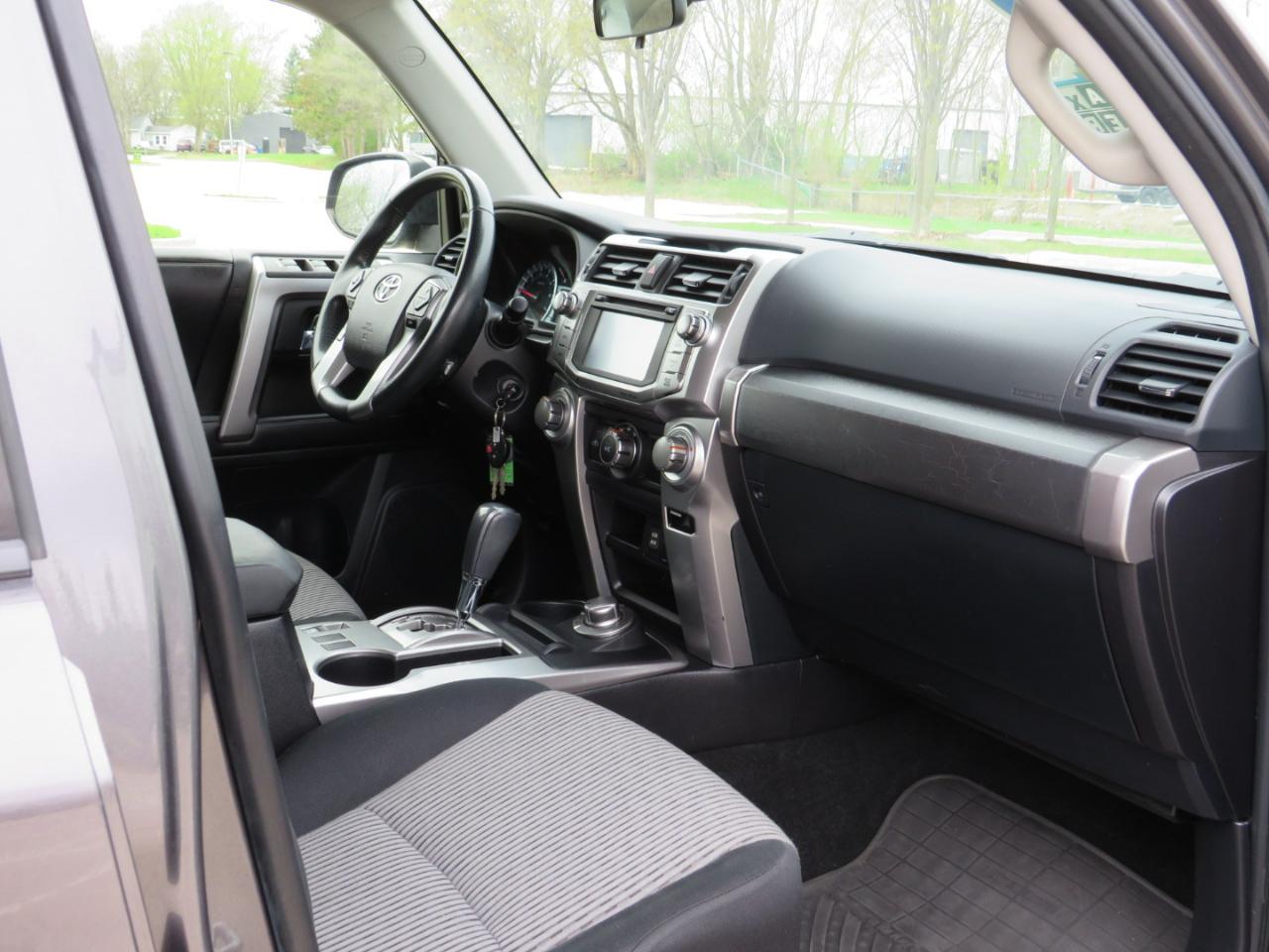 Toyota 4Runner SR5 4WD 2016