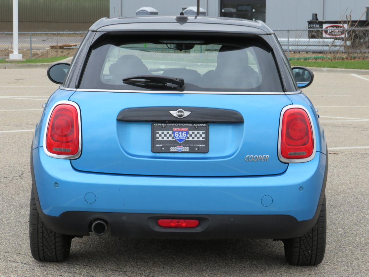 MINI Cooper 4-Door 2018