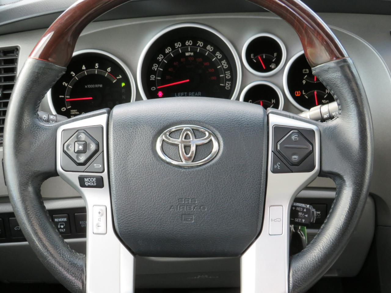 Toyota Sequoia Plantium 4WD FFV 2014