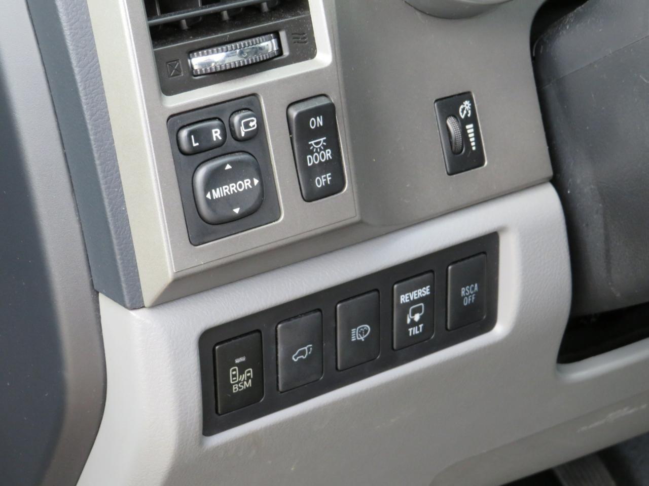 Toyota Sequoia Plantium 4WD FFV 2014