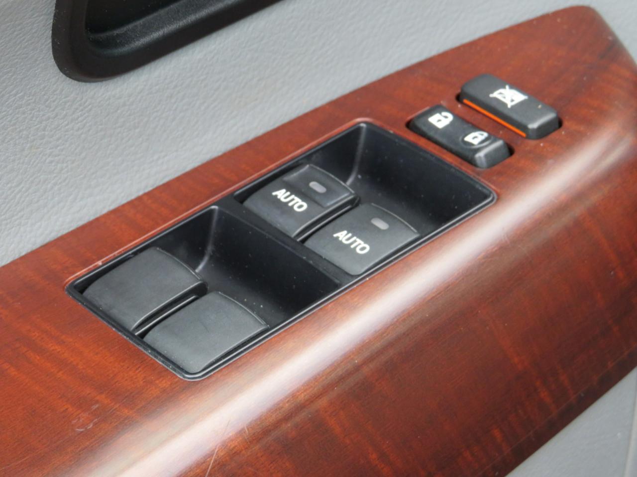 Toyota Sequoia Plantium 4WD FFV 2014