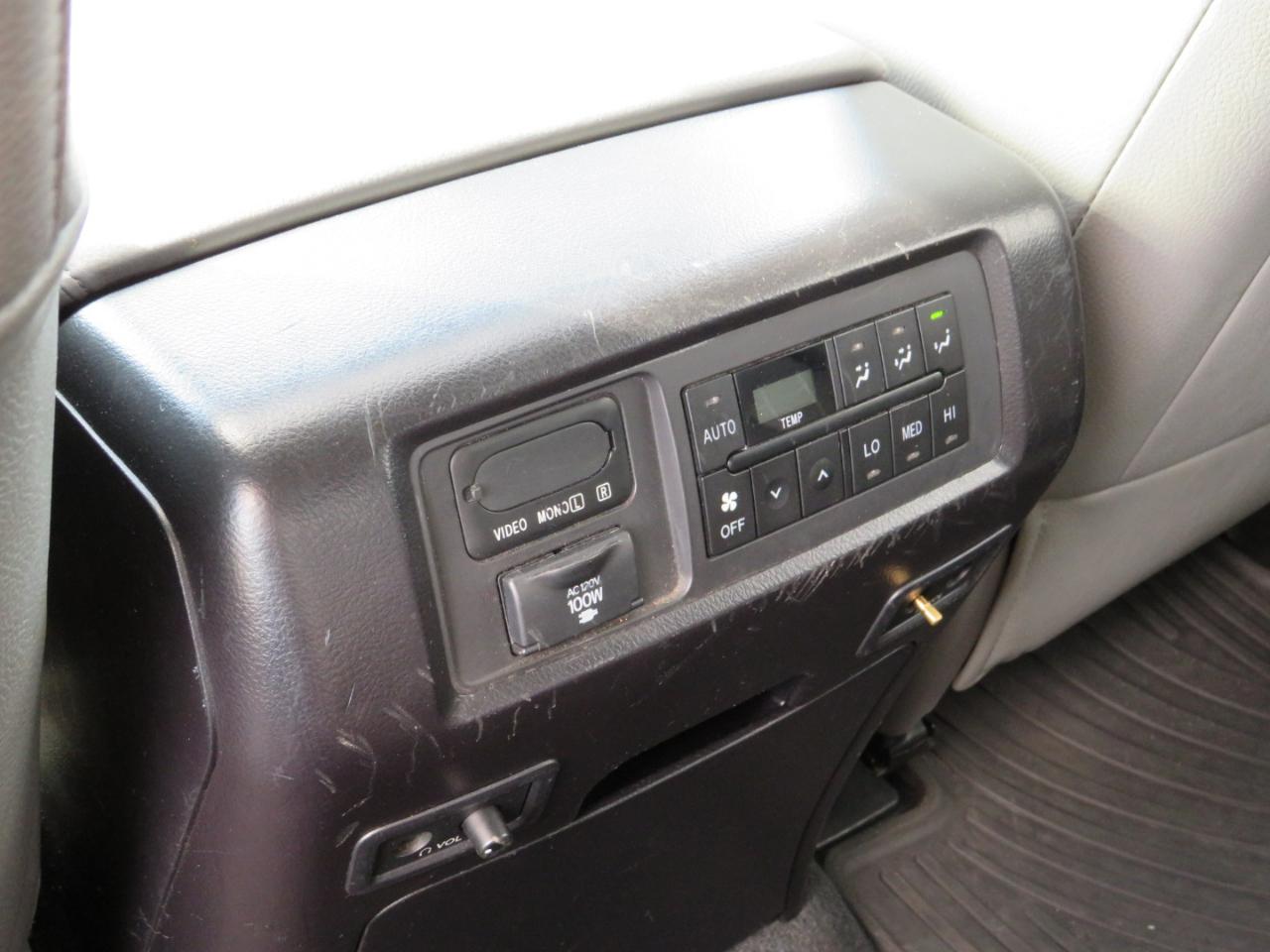 Toyota Sequoia Plantium 4WD FFV 2014