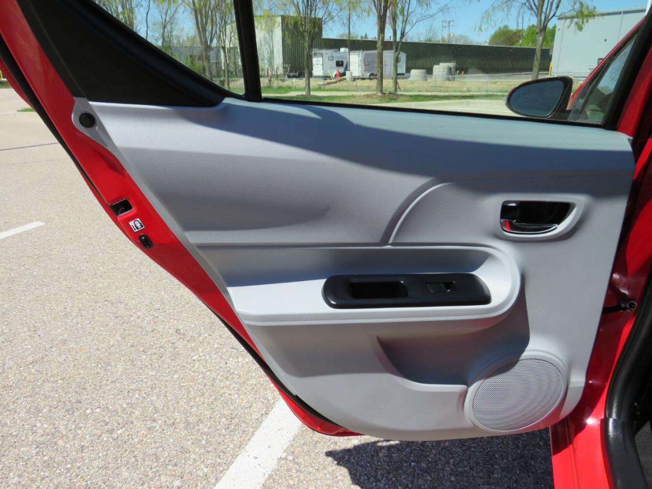 Toyota Prius c One 2013