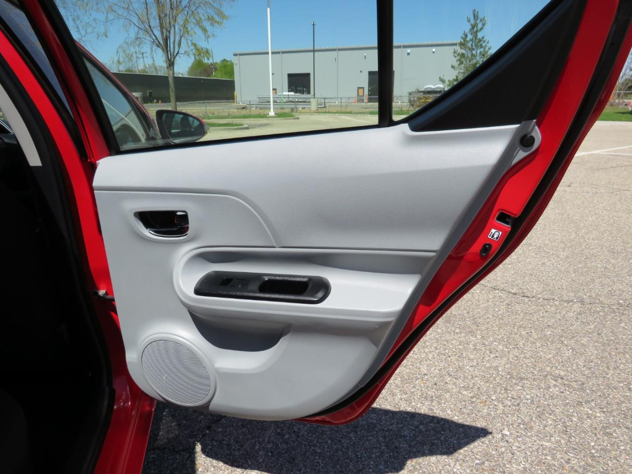 Toyota Prius c One 2013