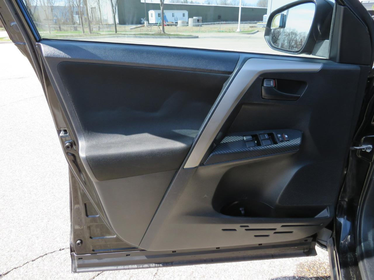 Toyota RAV4 LE AWD 2014