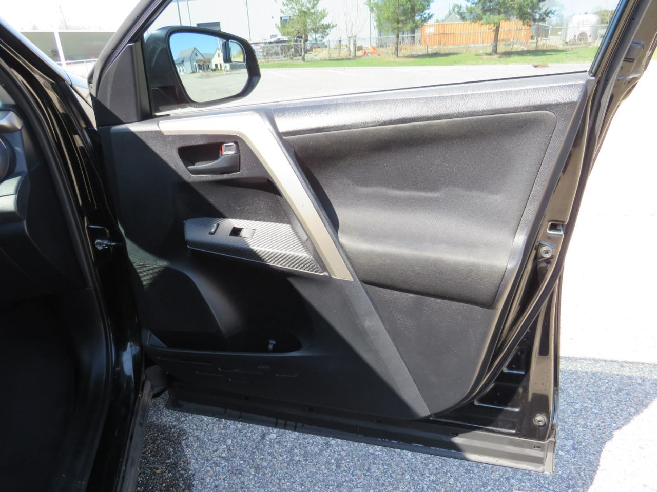 Toyota RAV4 LE AWD 2014