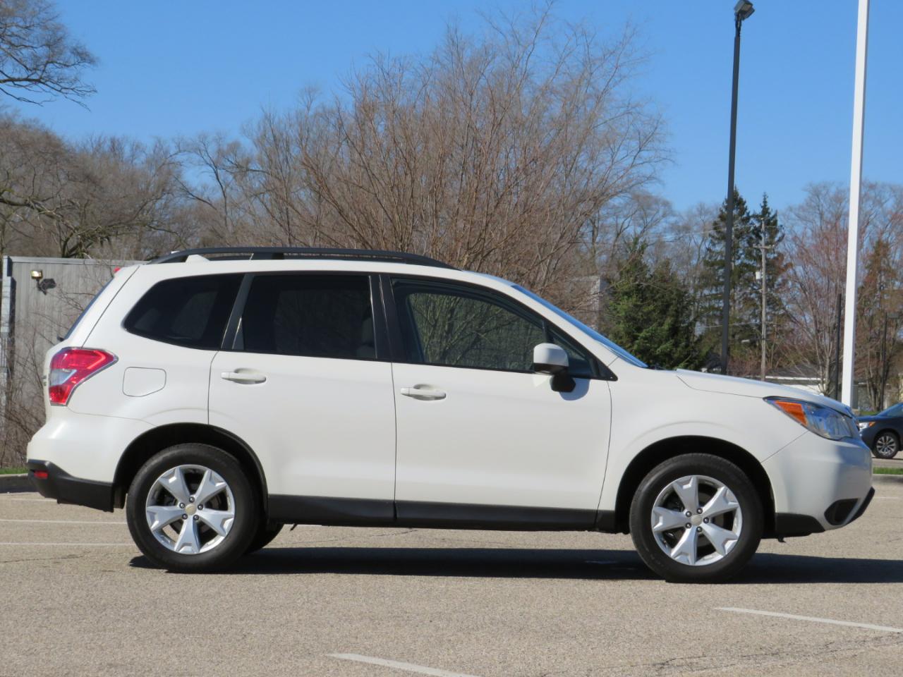 Subaru Forester 2.5i Premium PZEV CVT 2016