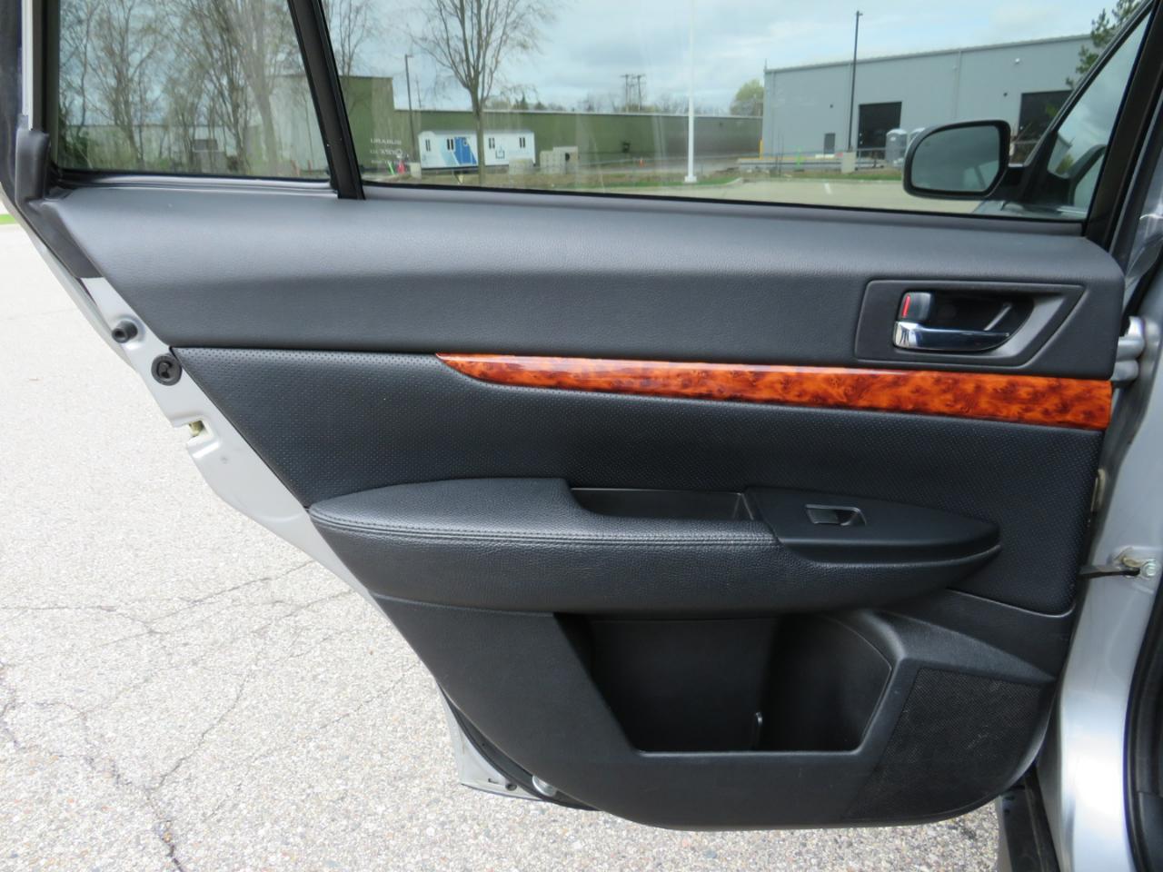 Subaru Outback 3.6R Limited 2012