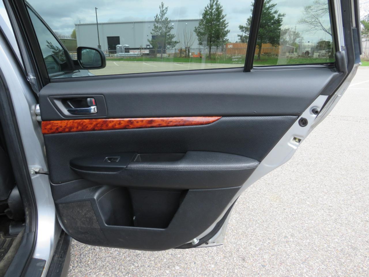 Subaru Outback 3.6R Limited 2012