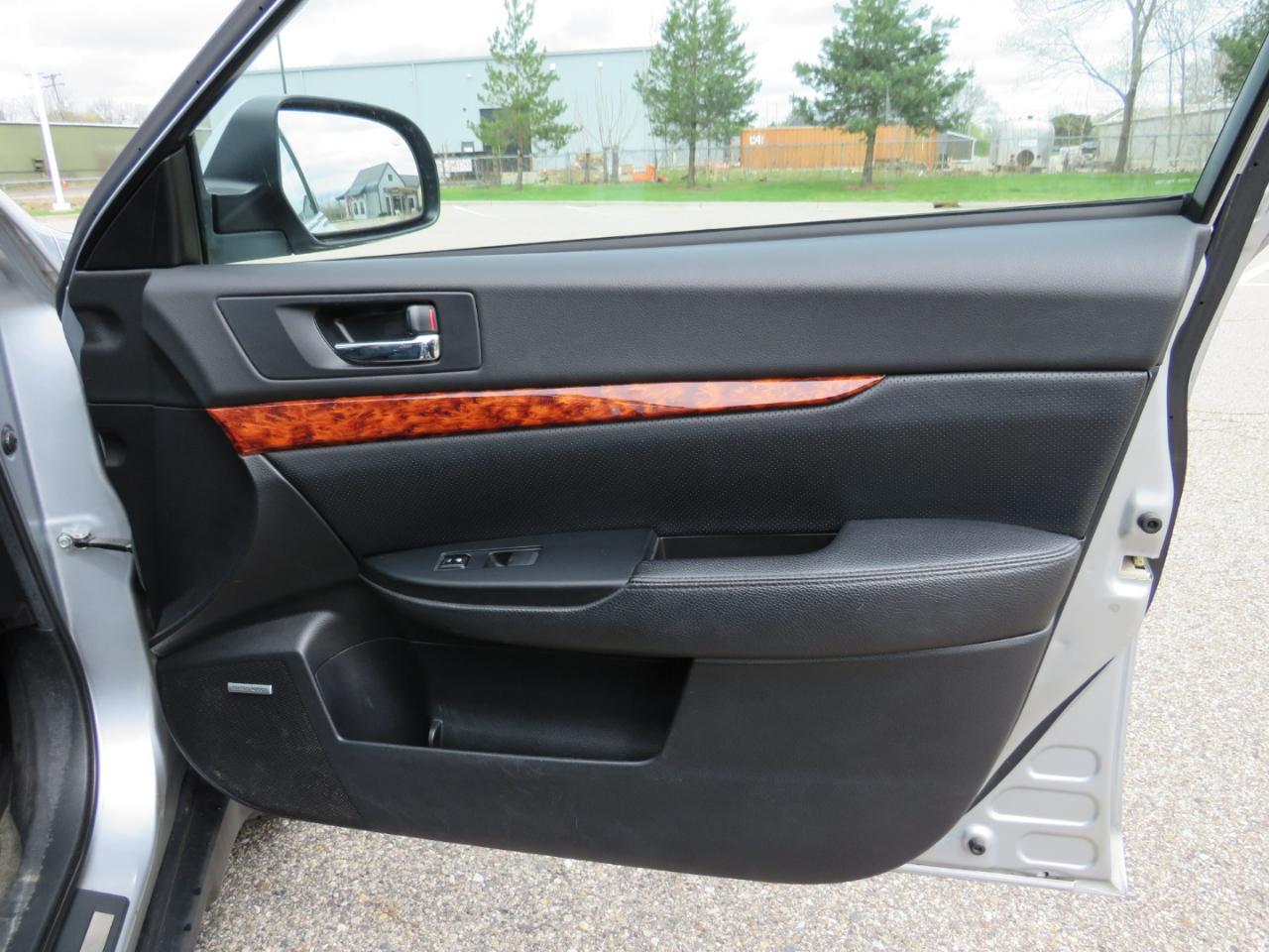 Subaru Outback 3.6R Limited 2012