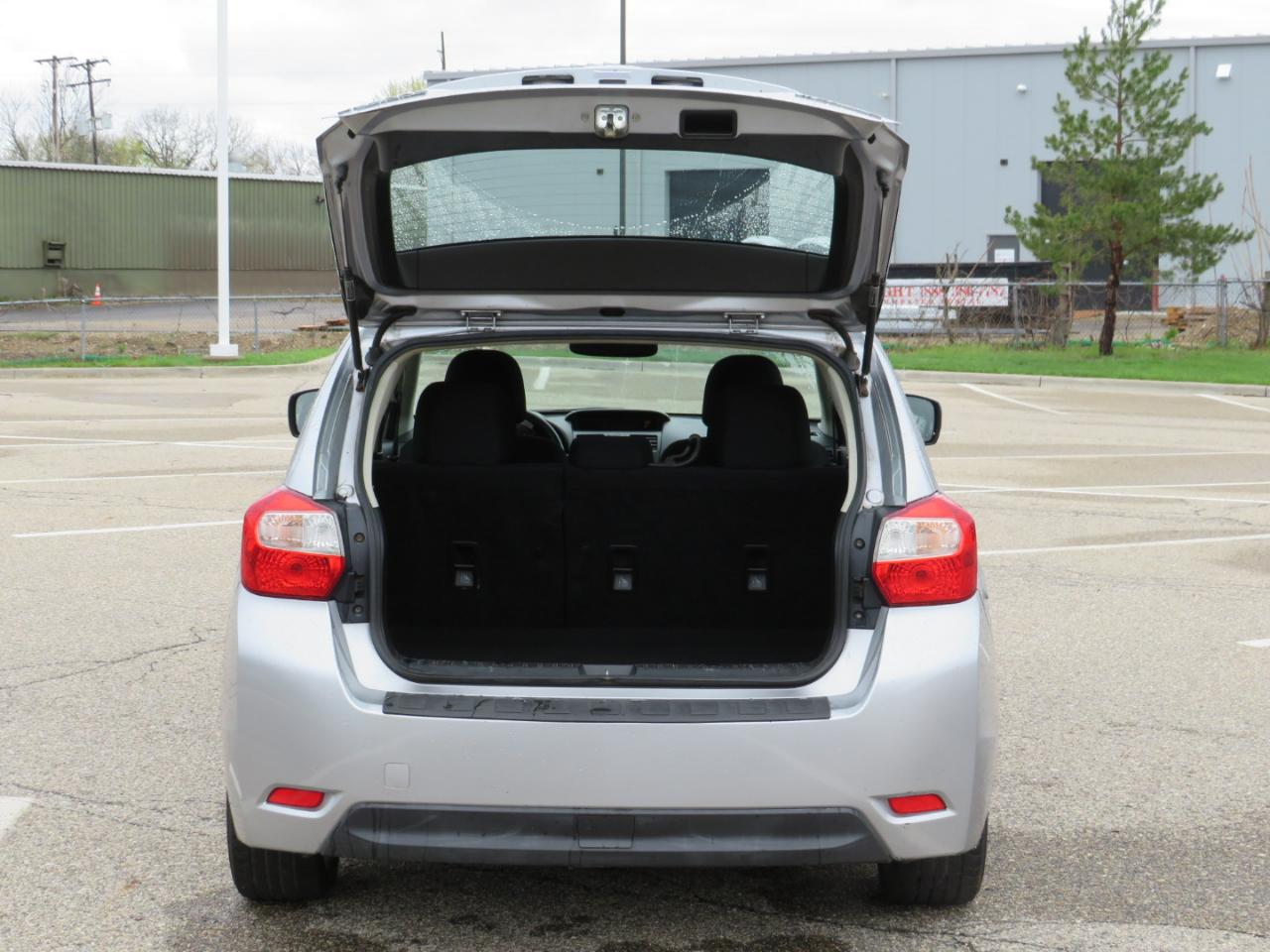 Subaru Impreza Premium Plus 5-Door+S/R 2012