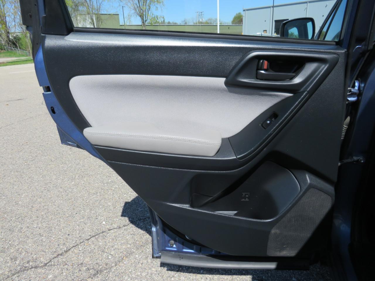 Subaru Forester 2.5i Premium PZEV CVT 2016