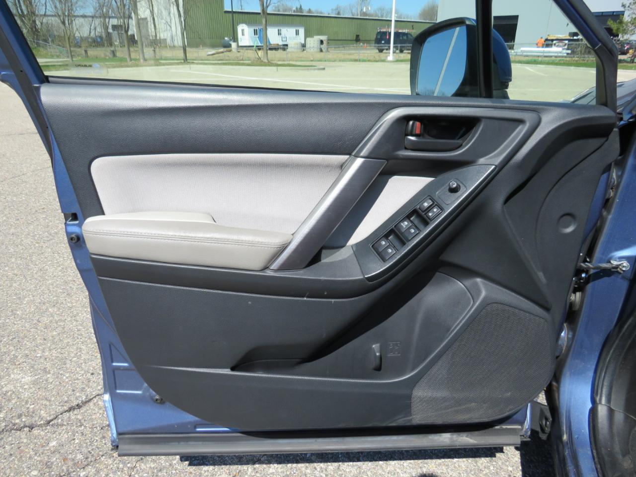 Subaru Forester 2.5i Premium PZEV CVT 2016