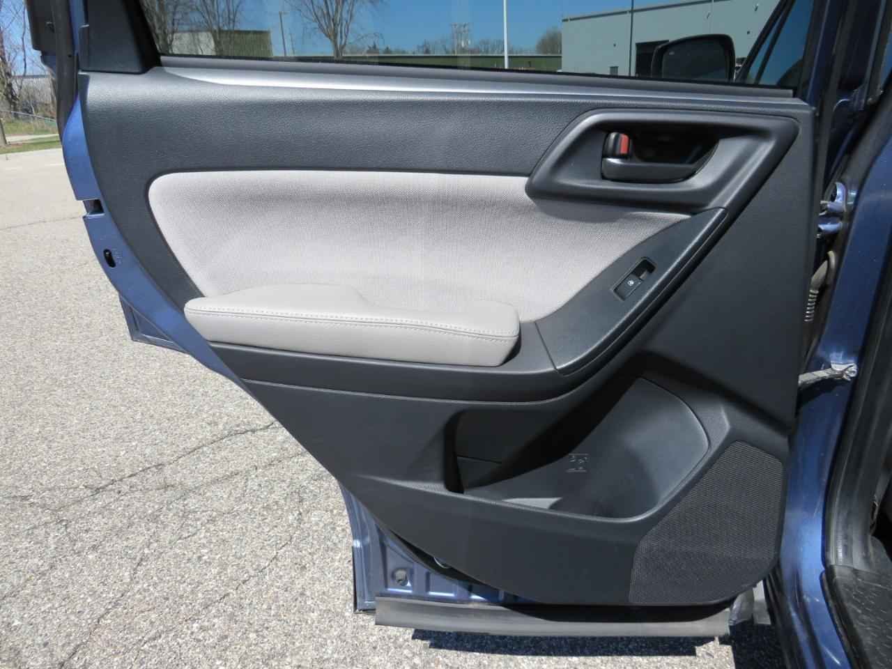 Subaru Forester 2.5i Premium PZEV CVT 2016