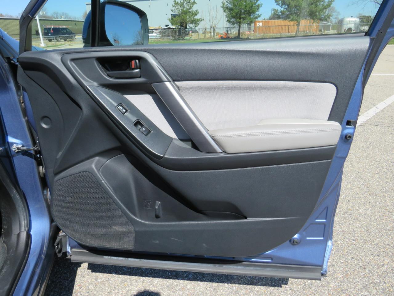 Subaru Forester 2.5i Premium PZEV CVT 2016