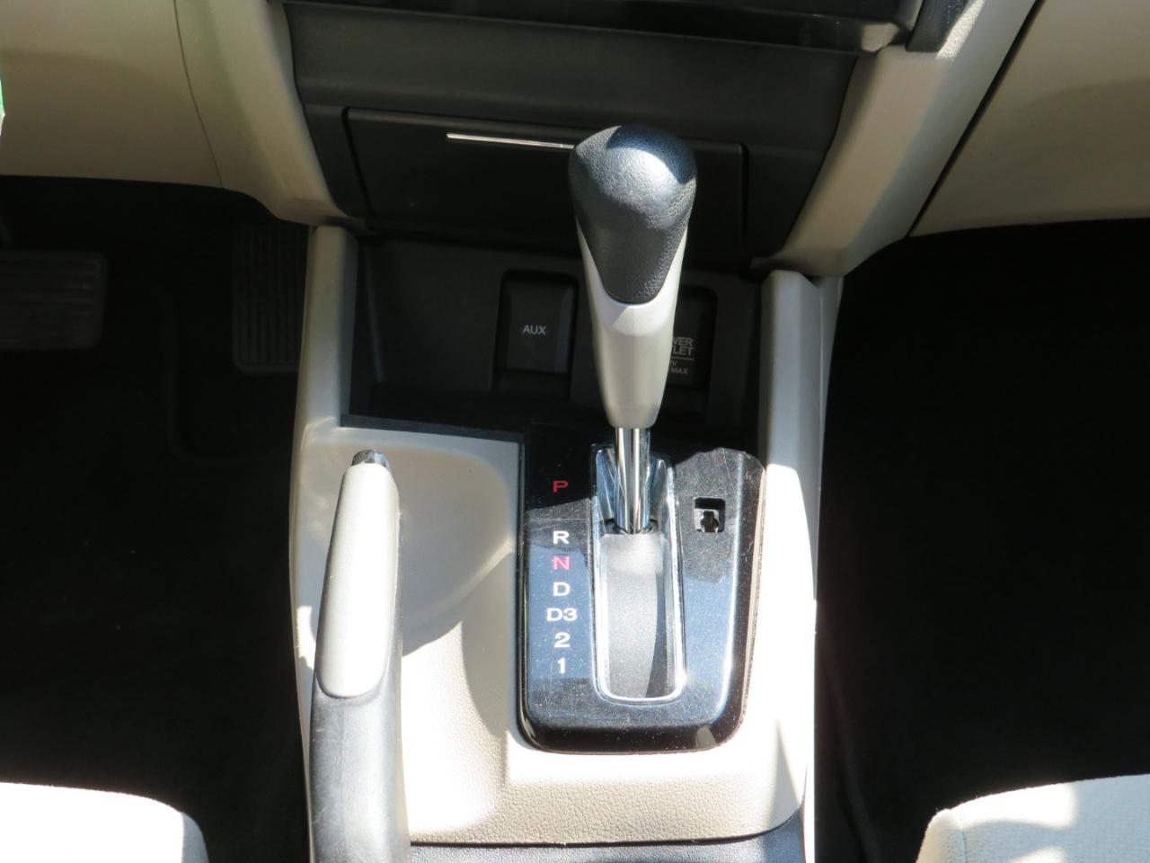 Honda Civic LX Sedan 5-Speed AT 2013