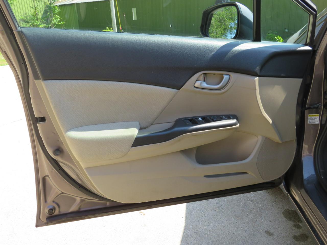 Honda Civic LX Sedan 5-Speed AT 2013