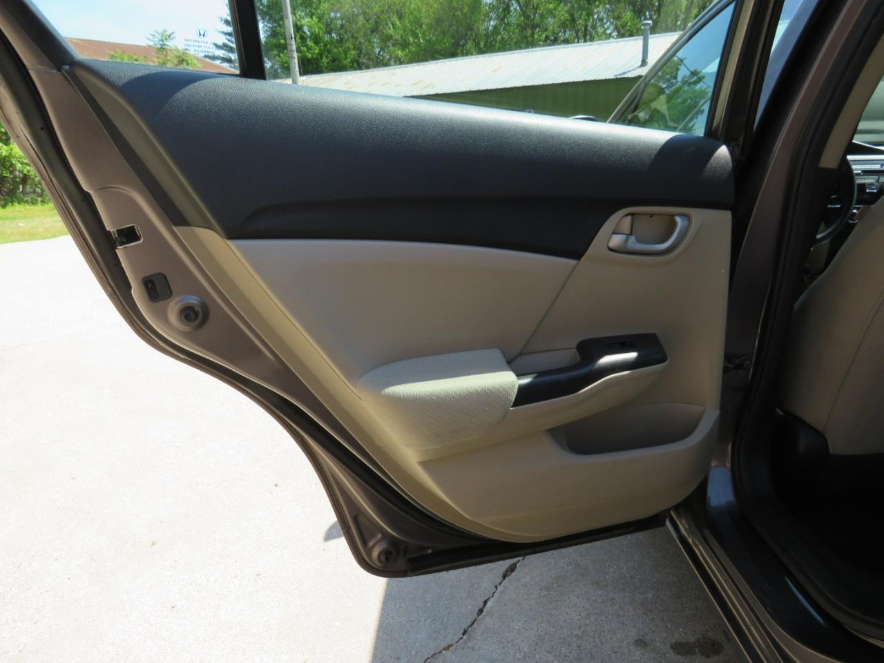 Honda Civic LX Sedan 5-Speed AT 2013