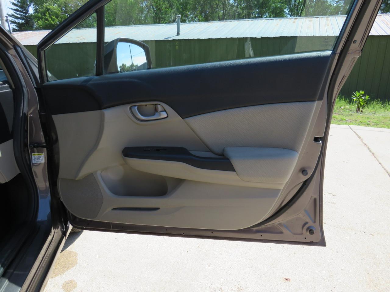 Honda Civic LX Sedan 5-Speed AT 2013
