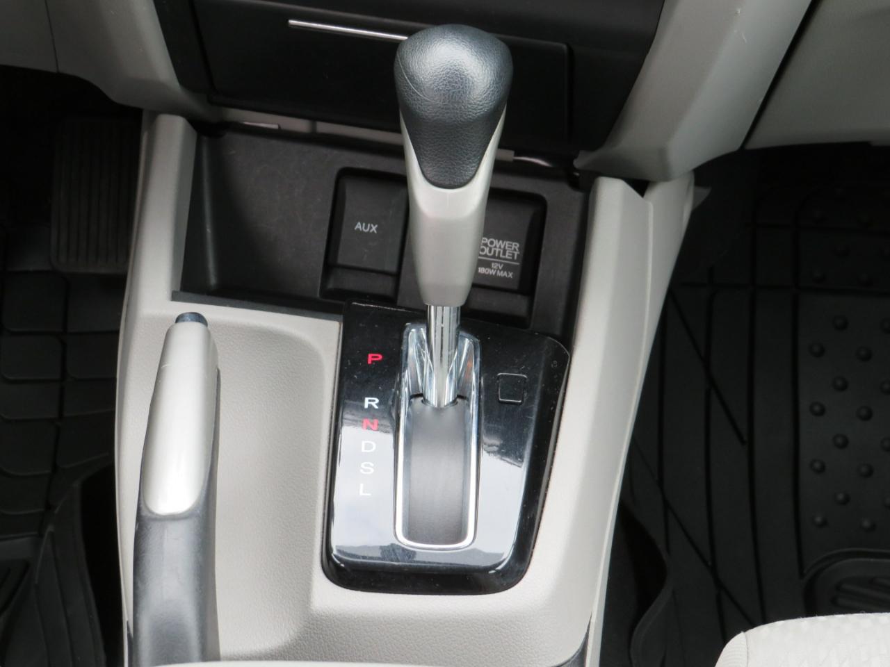 Honda Civic LX Sedan 5-Speed AT 2013