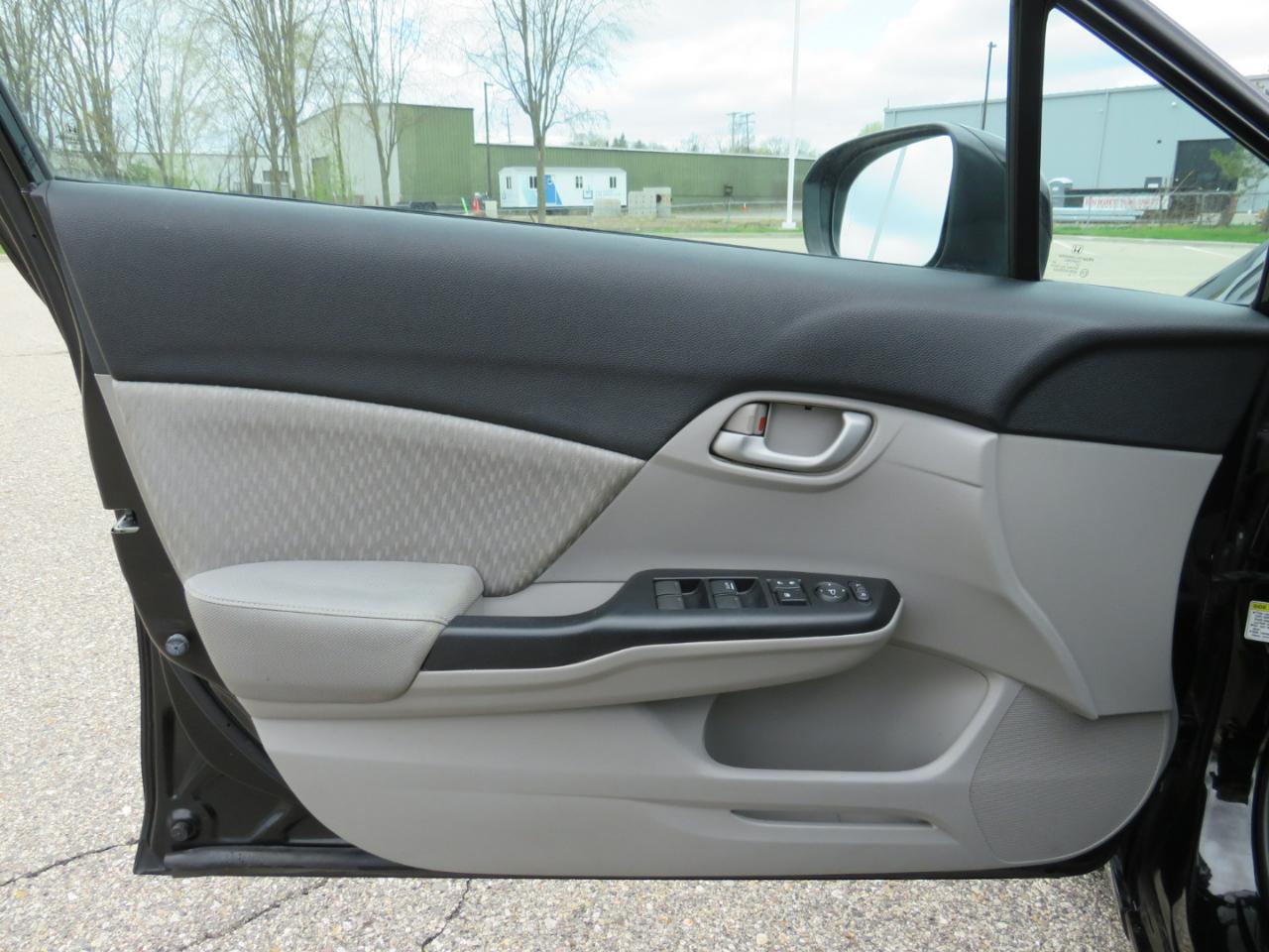 Honda Civic LX Sedan 5-Speed AT 2013