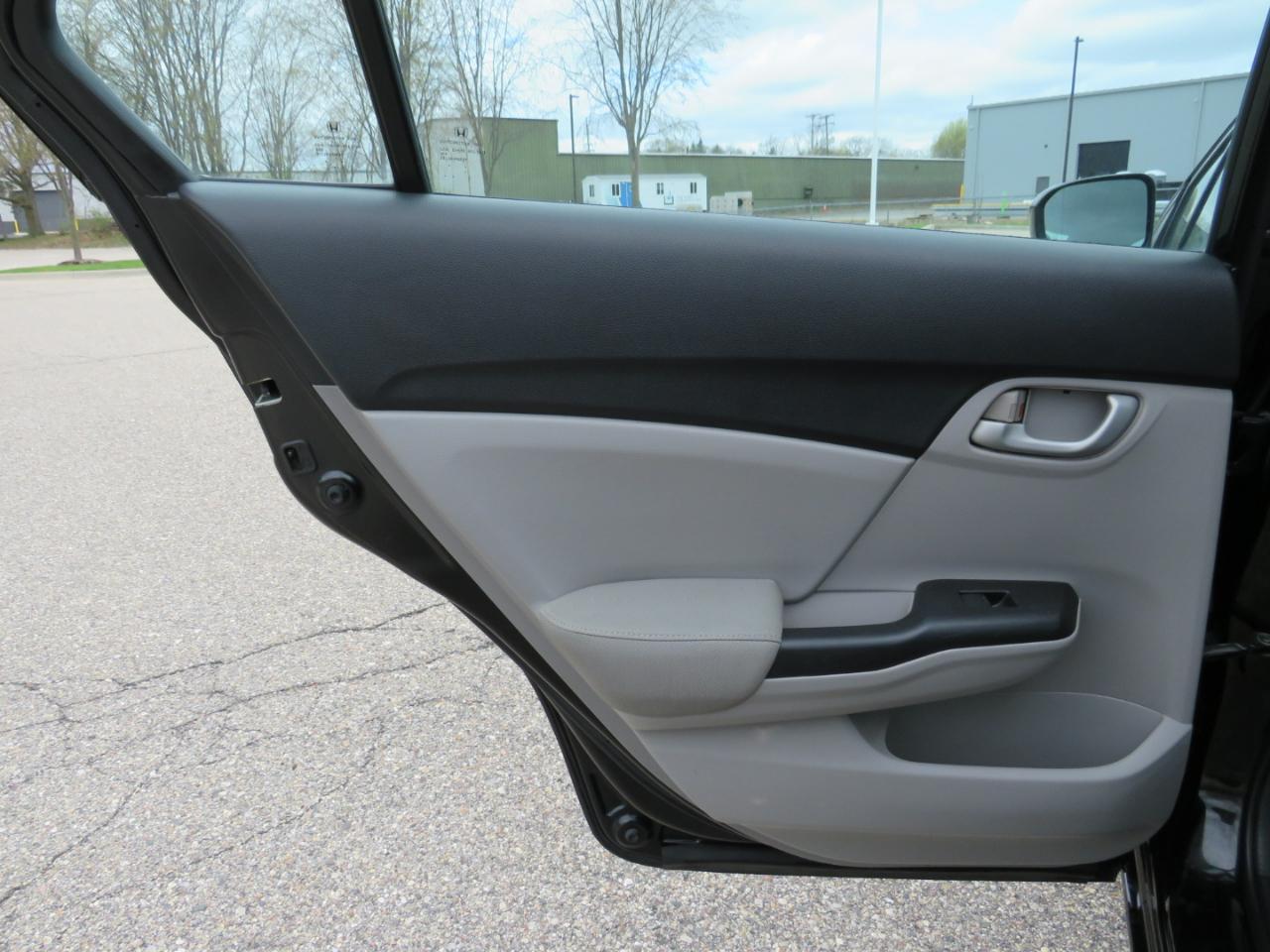 Honda Civic LX Sedan 5-Speed AT 2013