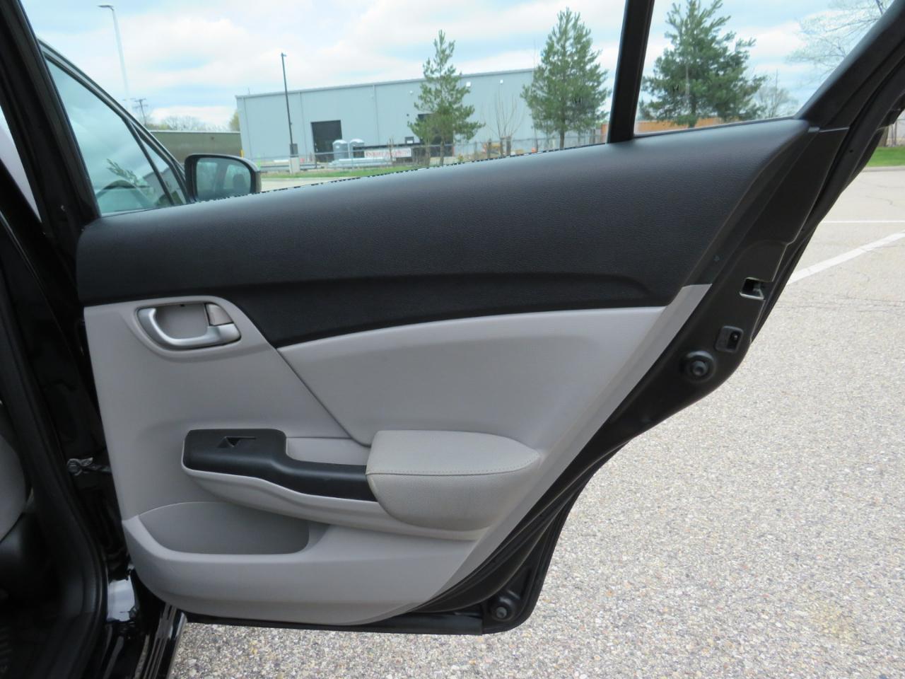 Honda Civic LX Sedan 5-Speed AT 2013