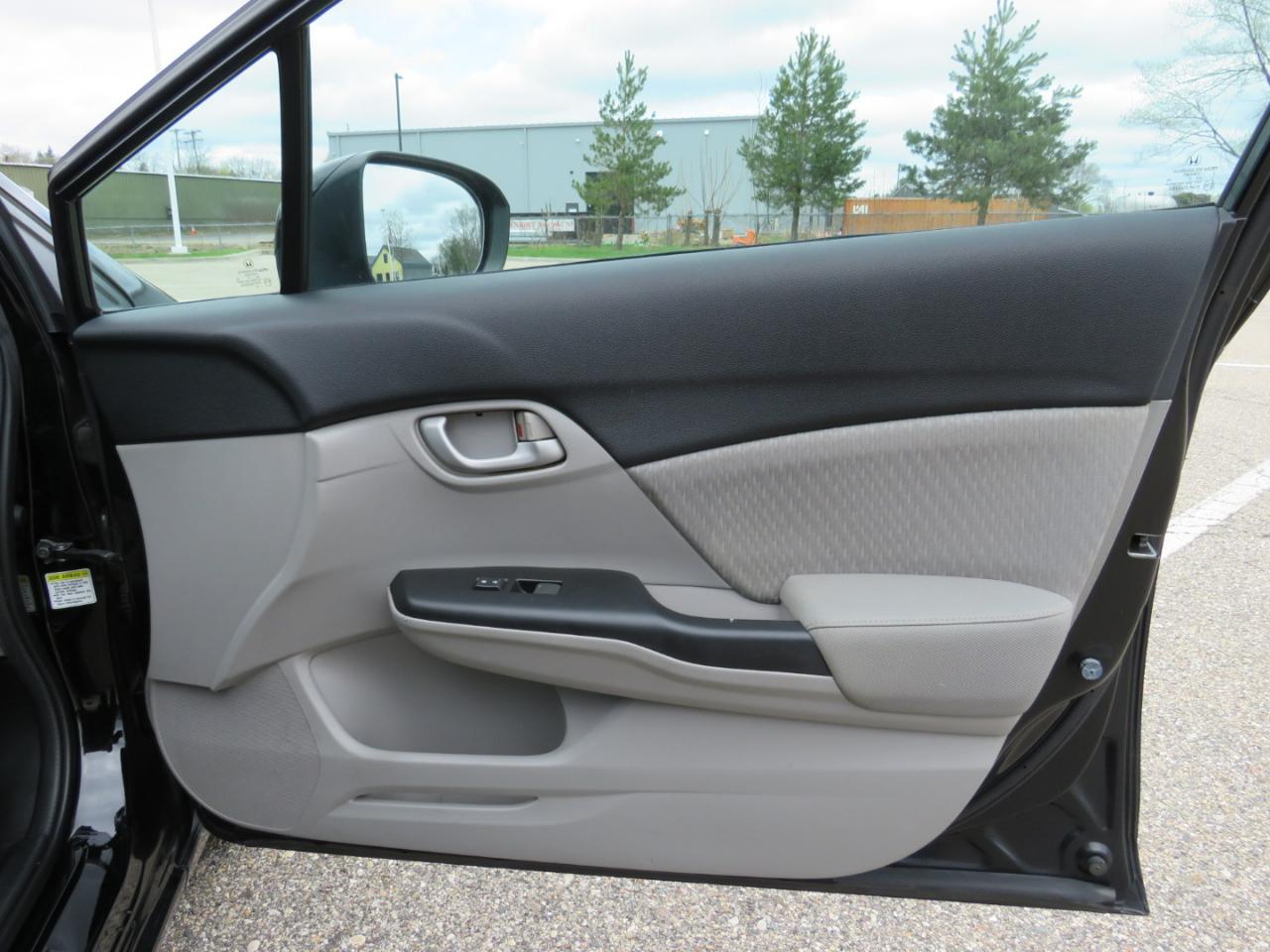 Honda Civic LX Sedan 5-Speed AT 2013