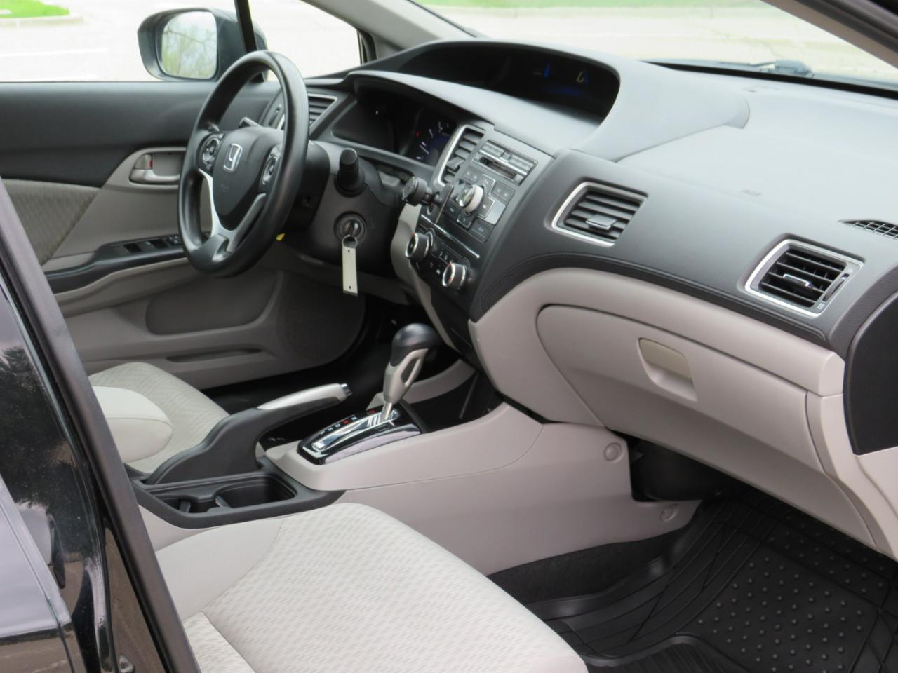 Honda Civic LX Sedan 5-Speed AT 2013