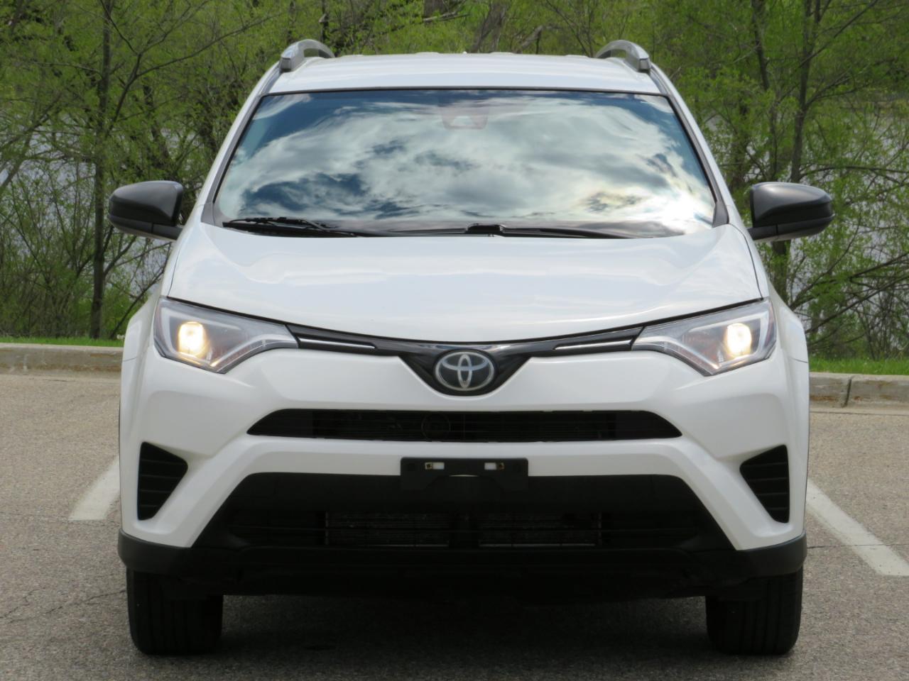Toyota RAV4 LE AWD 2017