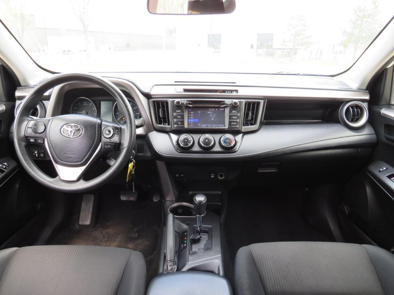 Toyota RAV4 LE AWD 2017
