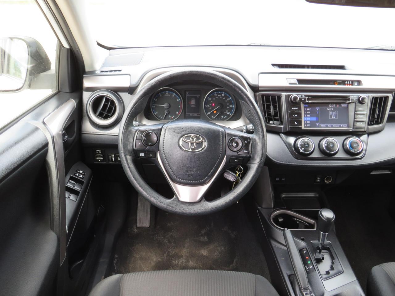 Toyota RAV4 LE AWD 2017