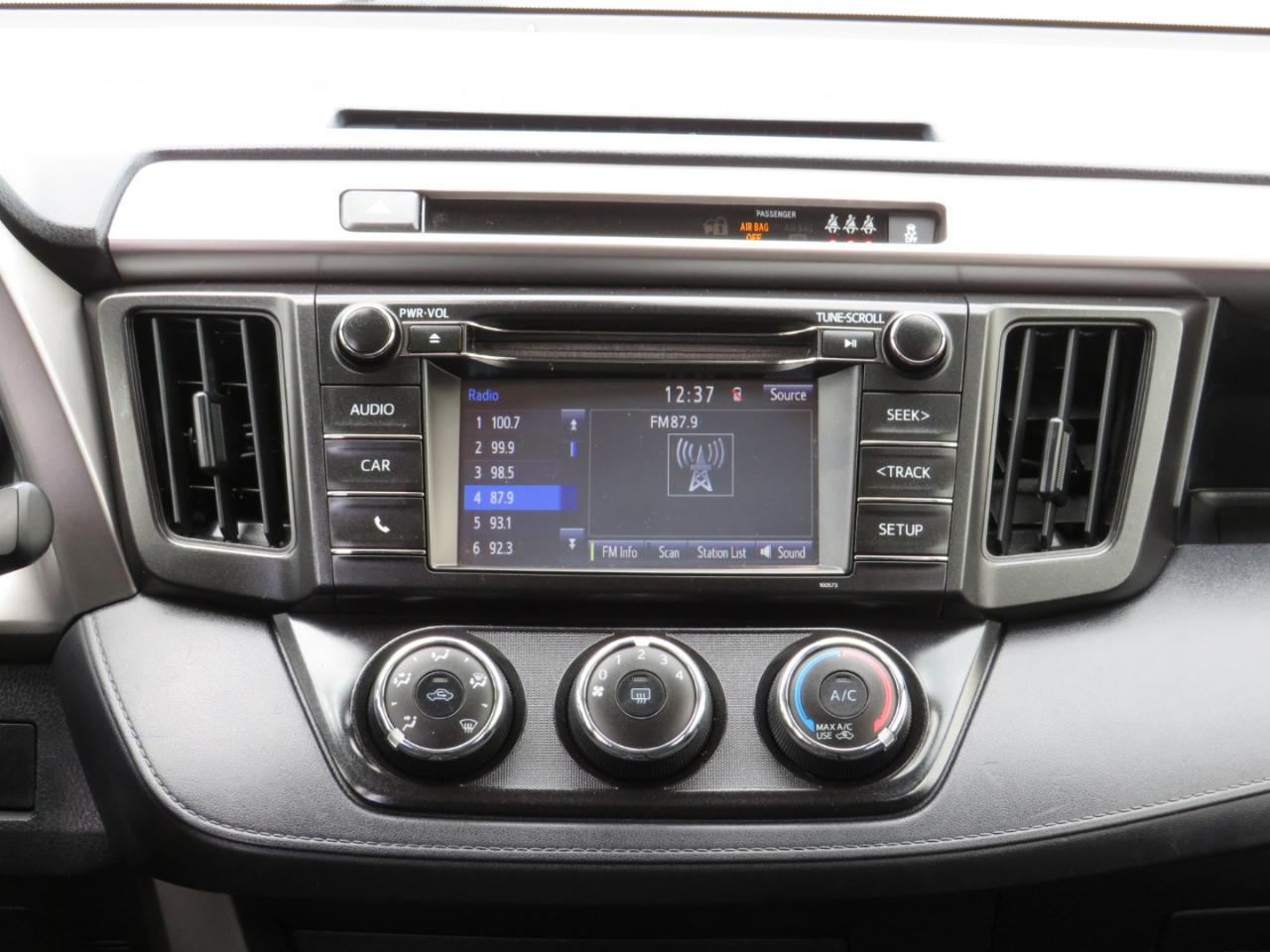 Toyota RAV4 LE AWD 2017