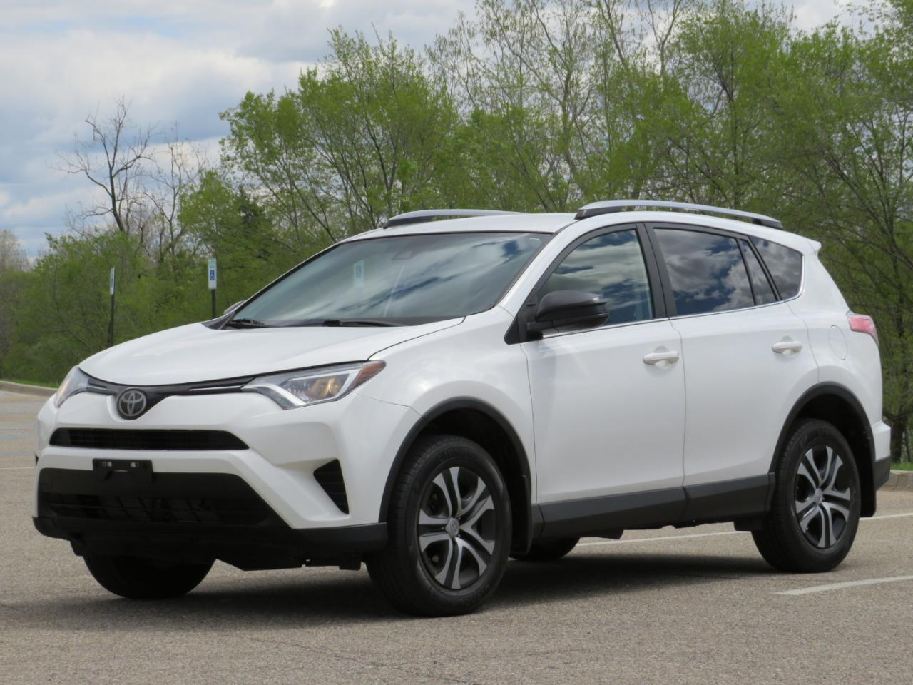 Toyota RAV4 LE AWD 2017