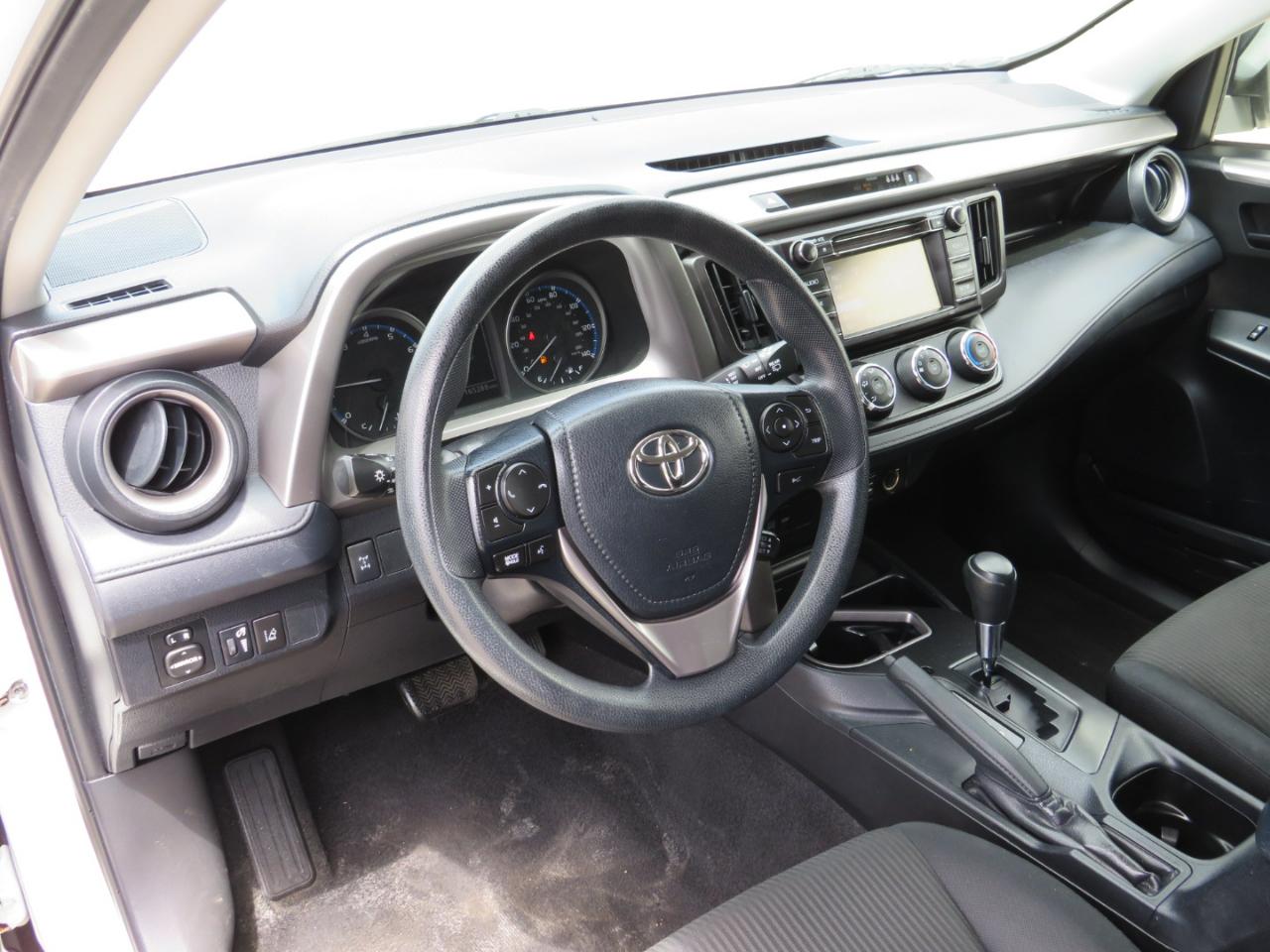Toyota RAV4 LE AWD 2017
