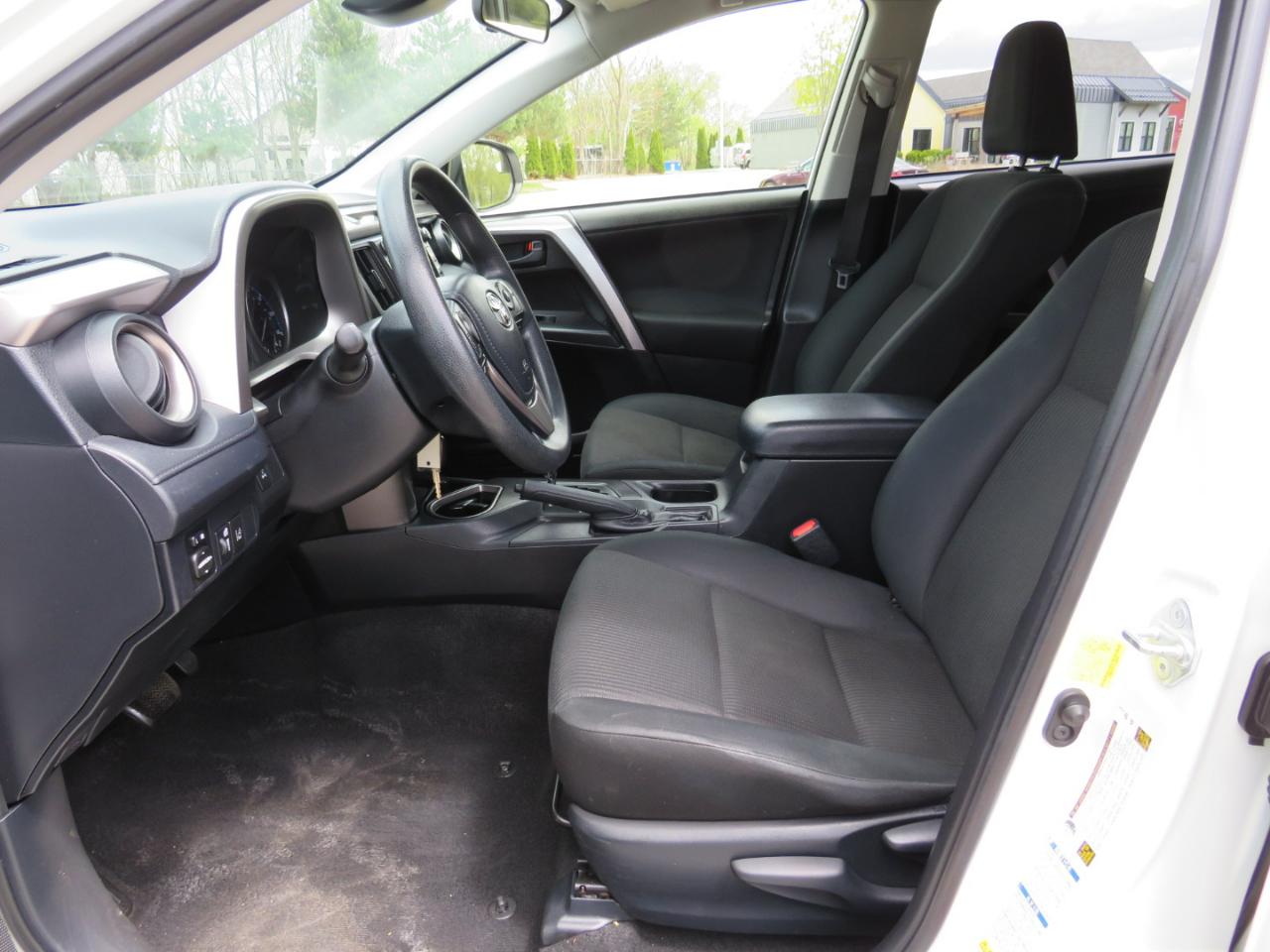 Toyota RAV4 LE AWD 2017